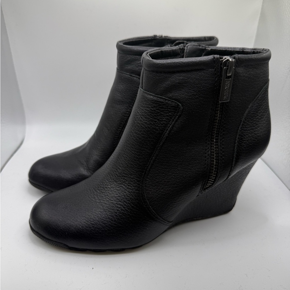 Kenneth Cole Tell Lily Pad Black Ankle Boots
